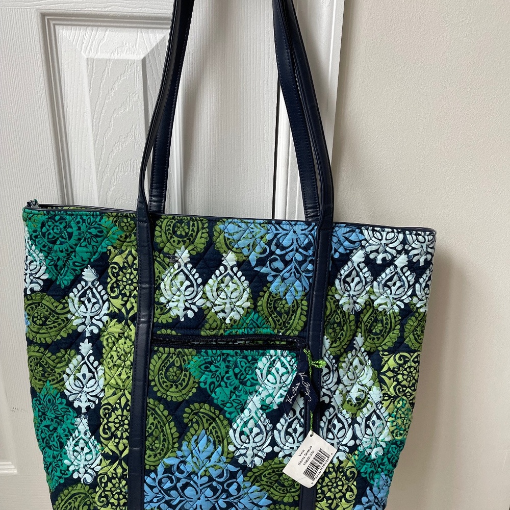 Vera Bradley Vera tote in Sierra Stream